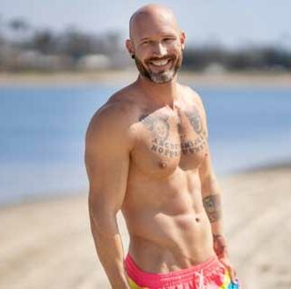 Shaven-haired, muscular Vin hits the beach, jogging along the boardwalk and riding his scooter down the road. This bearded, inked hunk likes to get playful as he rubs his bare chest, plucking a blossom and...