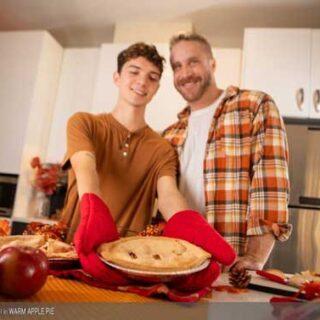 It's finally Thanksgiving time and our good old roomies Mateo Tomas and Sam Ledger got invited to a Friendsgiving supper. Settling on a classic, they're bringing Apple Pie for dessert.