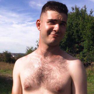 Last weekend I went on a short Czech Hunter 813 walking trip in the countryside. While enjoying lovely scenery, I suddenly noticed a forest worker carrying a log.