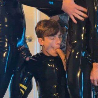 TwinkyTylerBoi another muscle stud, but ends up being the bottom bitch! I like to go somewhere warm when winter arrives. I hate cold weather.